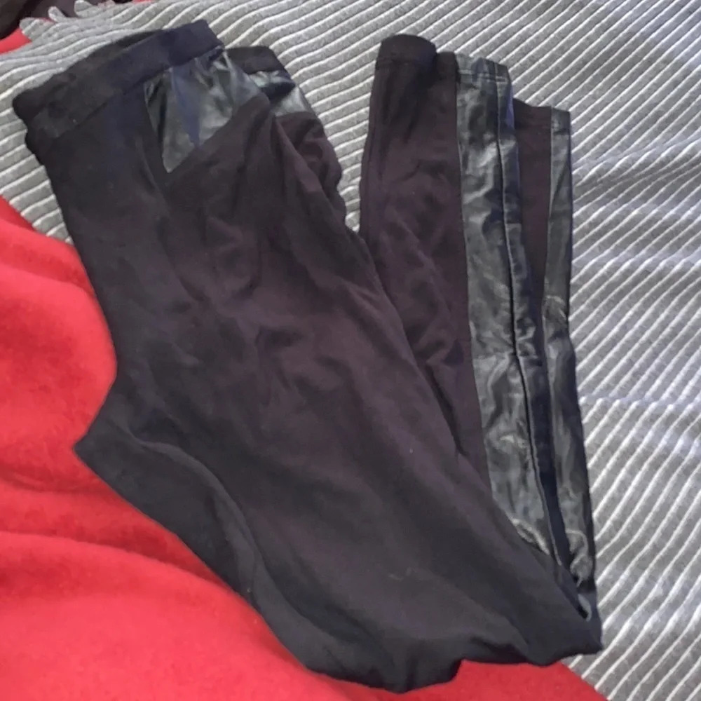 Danier Leather black moto Pants Sz 10 - Picture 3 of 10